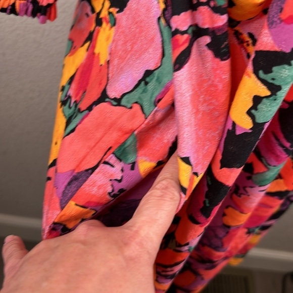 Socialite Black Floral Smocked Summer Short Sleeve Midi Dress Size Small - Picture 4 of 7